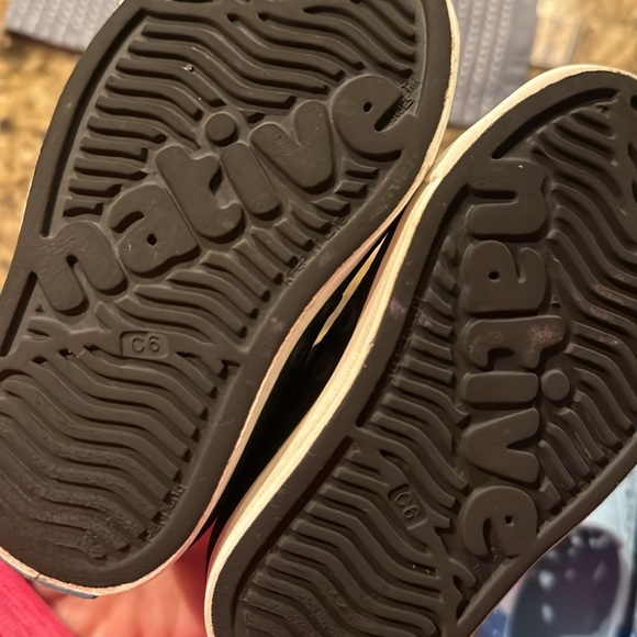 Native shoes. - Picture 2 of 3